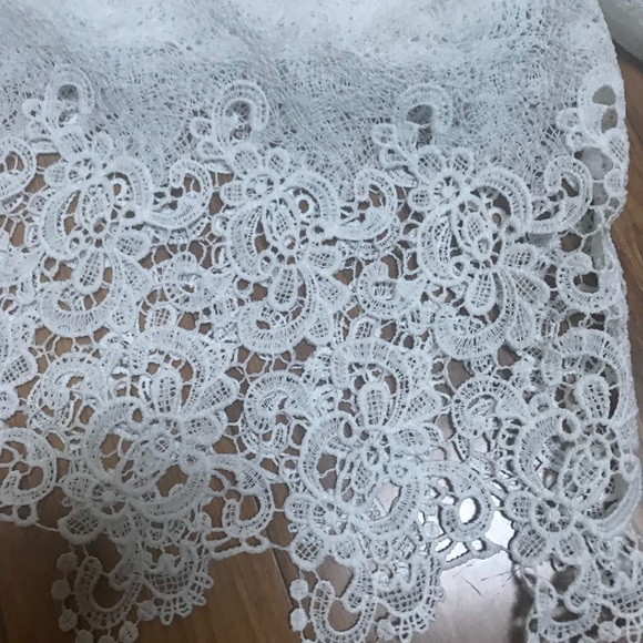 Off-the-Shoulder White Lace Blouse - Picture 4 of 5